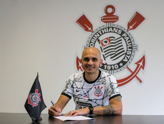 FECHADO - Na tarde desta quarta-feira, um novo contrato de Fábio Santos com o Corinthians foi publicado noBoletim Informativo Diário (BID) da CBF. Em seguida, o clube confirmou o acerto com o lateral-esquerdo, cujo novo vínculo é válido até dezembro de 2022, com direito a reajuste salarial não divulgado.