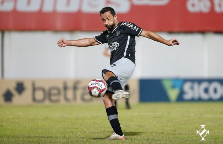 O Vasco venceu o Brusque por 1 a 0, no Augusto Bauer, pela 26º rodada da Série B do Brasileirão. Após quatro jogos sem vencer, o Cruz-Maltino conseguiu a vitória e avançou para a sétima colocação na tabela. O gol da vitória foi marcado por Nene. O LANCE! traz as notas e os destaques da partida. Por Tiago Tassi (tiagomontes@lancenet.com.br).