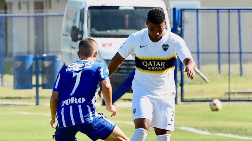 ESQUENTOU - Não é segredo que o Boca Juniors vive um processo de reformulação em seu elenco e alguns nomes de peso tem saído nos últimos tempos. O lateral-esquerdo Frank Fabra, que é ídolo da torcida, é um dos poucos que ficaram, mas certamente não por muito tempo.  Em conversa com a "Sportia", os agentes do colombiano revelaram a vontade do atleta de sair do clube.