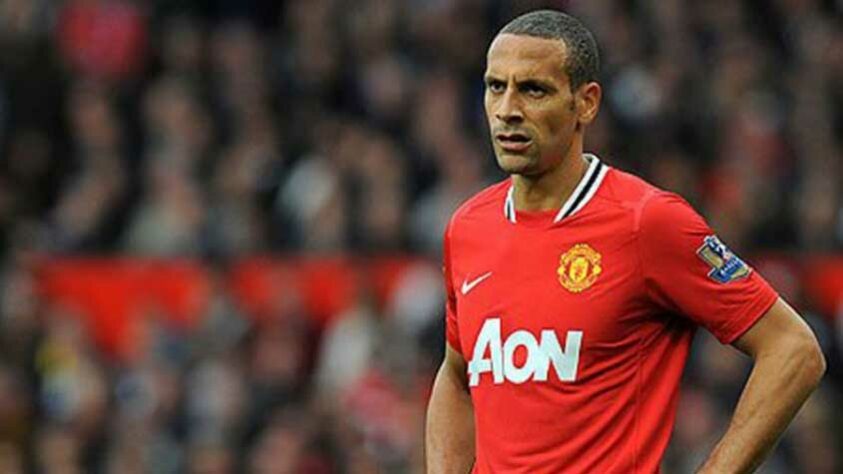 Zagueiro: Rio Ferdinand (inglês - West Ham, Leeds United e Manchester United): Um dos maiores ídolos do Manchester United, o ex-zagueiro começou a carreira no West Ham e teve uma passagem de destaque pelo Leeds United antes de se destacar nos Reds Devils. Foi seis vezes campeão da Premier League. 