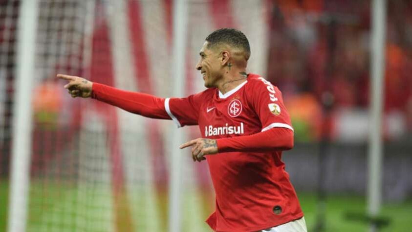 Paolo Guerrero (37 anos) - Atacante do Internacional - Valor de mercado: 750 mil euros - Terá sua renovação discutida no final da temporada.