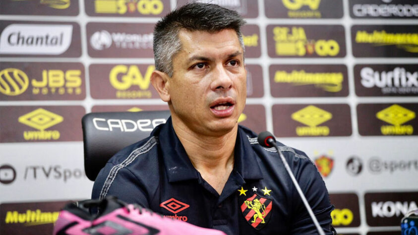 FECHADO - Após a queda na Copa do Brasil, a diretoria do Sport optou pela saída do técnico Gustavo Florentín, que estava muito pressionado nos bastidores.
