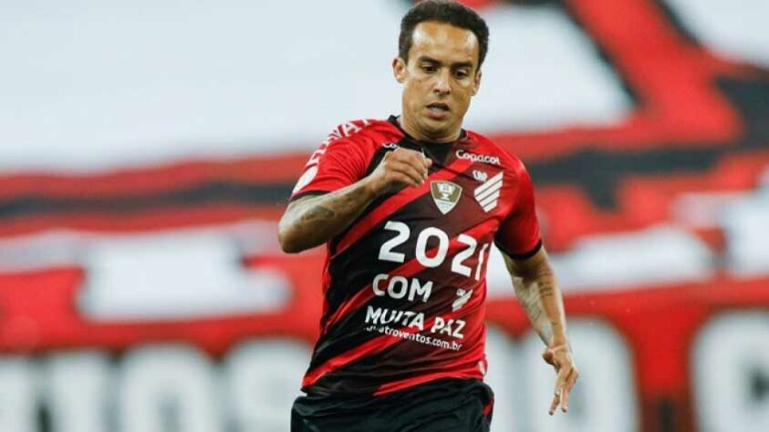 Jadson (37 anos) - Meio-campista do Athletico Paranaense - Valor de mercado: 500 mil euros - Perdeu espaço na equipe e sua situação contratual ainda está indefinida.