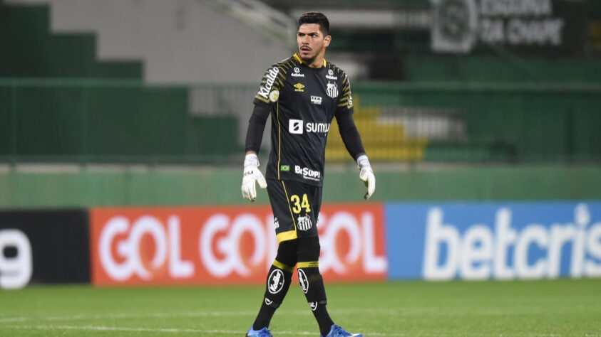 JOÃO PAULO - Santos (C$ 14,97) Segundo goleiro com mais defesas no campeonato e com 15 pontos na última rodada, tem potencial para pontuar mesmo sem SG fora de casa diante de um Fortaleza que cedeu pelo menos três defesas nas últimas quatro partidas como mandante.