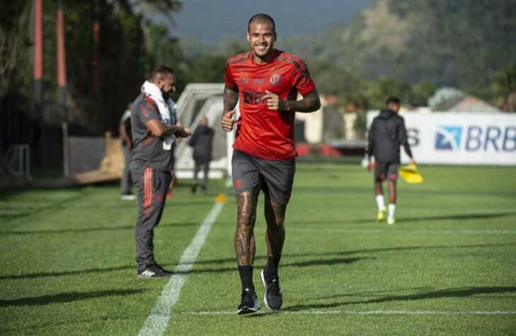 Kenedy (25 anos) - Posição: atacante - Clube: Flamengo - Valor de Mercado: 10 milhões de euros (R$65,16 milhões)