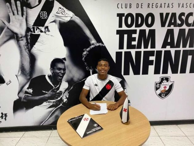 FECHADO - O Departamento de Futebol de Base do Vasco tem renovado o contrato de jogadores de diversas categorias ao longo dos últimos meses. Com isso, o zagueiro Lyncon, da equipe Sub-17, assinou um contrato profissional, nesta quarta-feira, até abril de 2025.