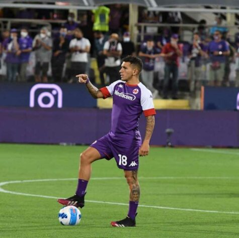 ESQUENTOU - Após negociação frustrada na última janela de transferências, o meio-campista Fernando Torreira, da Fiorentina, não conseguiu ir para o Boca Juniors. Contudo, em conversa com a TNT Sports, o atleta uruguaio reafirmou sua paixão pelo clube Xeneize e disse que no futuro atuará pelo Boca.