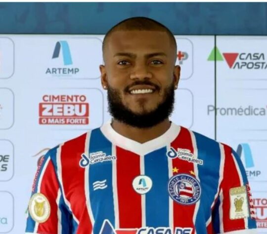 FECHADO - Aos 29 anos, Marcelo Cirino desembarcou em Salvador para ser anunciado como reforço pelo Bahia. O atacante chega para ajudar a equipe na luta contra o rebaixamento no Brasileirão.