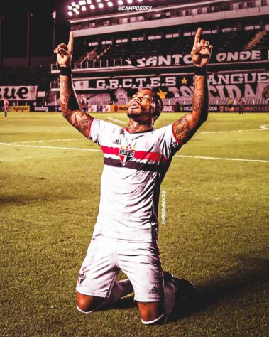 Erro na magia?! Marinho, referência do Santos, vestindo a camisa do São Paulo.