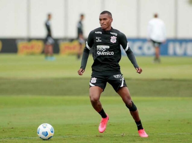 ESQUENTOU - Com a chegada de João Pedro e o crescimento do volante Du Queiroz na lateral direita do Corinthians, Matheus Alexandre não vem tendo oportunidades, o que faz com que a diretoria corintiana esteja procurando interessados em ter o atleta por empréstimo.