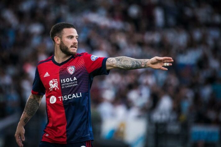 ESQUENTOU - Segundo a imprensa italiana, o volante da seleção uruguaia Nahitan Nández pode ser o novo reforço do Tottenham, da Inglaterra. Atualmente, o jogador defende as cores do Cagliari, da Itália. Vale ressaltar que outros clubes estão interessados no futebol do ex-Boca Juniors. Recentemente, a Internazionale de Milão demonstrou interesse em contratar o jogador, mas parece que o destino do atleta será mesmo o futebol inglês.