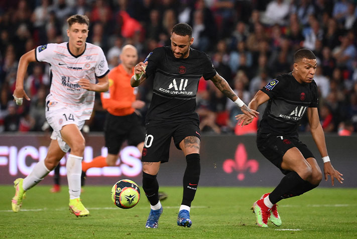 Neymar: deu o passe para o gol de Draxler, que ampliou o placar para 2 a 0 na partida entre PSG e Montpellier. Além da assistência, o craque também protagonizou muitos lances plásticos.