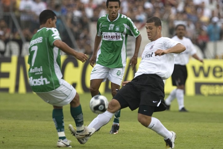 Nílton - volante - 34 anos - Revelado na base corintiana, atuou no clube em 2005, e depois em 2007 e 2008. Hoje defende o Real Tomayapo, da Bolívia.