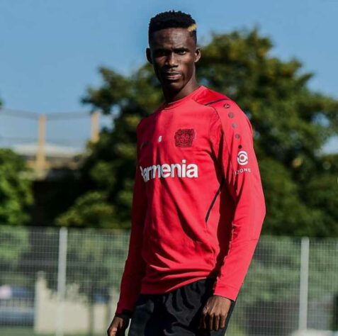 Odilon Kossounou (zagueiro / Costa do Marfim / 21 anos / Bayer Leverkusen) - valor de mercado: 23 milhões de euros (R$ 147,2 milhões)