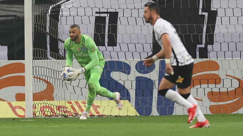 O Palmeiras foi derrotado por 2 a 1 pelo Corinthians com o rival sendo superior em campo. O Verdão teve uma noite ruim e o ataque voltou a mostrar ineficiência (notas por Nosso Palestra).