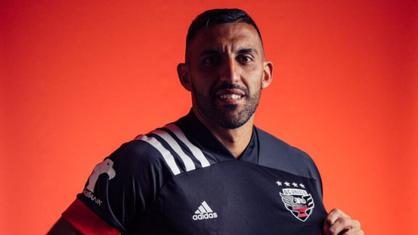 ESQUENTOU - Wanchope Ábila é um dos personagens mais conhecidos da Argentina e atualmente figura na Major League Soccer,nos Estados Unidos, onde veste as cores do DC United. De acordo com o jornalista Martín Costa, da TNT Sports da Argentina, dois clubes do futebol albiceleste estão de olho em seu futebol. Um dos interessados é o Huracán, clube que teve Ábila pelas temporadas 2014, 2015 e 2016. O outro é o Colón, que vai disputar a sua primeira Libertadores, em 2022.