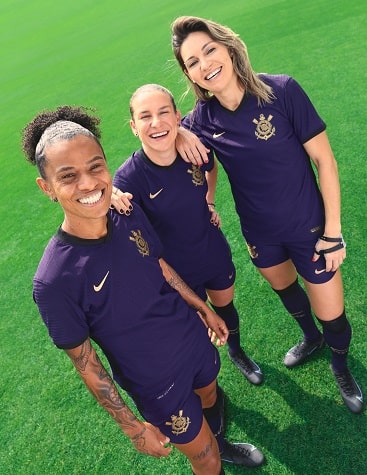 Grazi, Cacau e Gabio Zanotti mais uma vez em destaque. Pela primeira vez um clube da elite brasileira faz lançamento de uniforme com o time feminino.