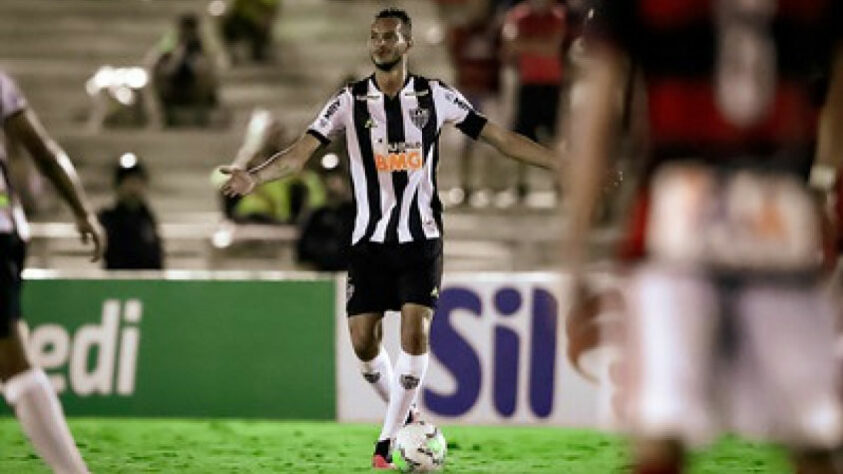 Réver (36 anos) - Zagueiro do Atlético Mineiro - Valor de mercado: 600 mil euros - Ainda com a situação indefinida no Galo.