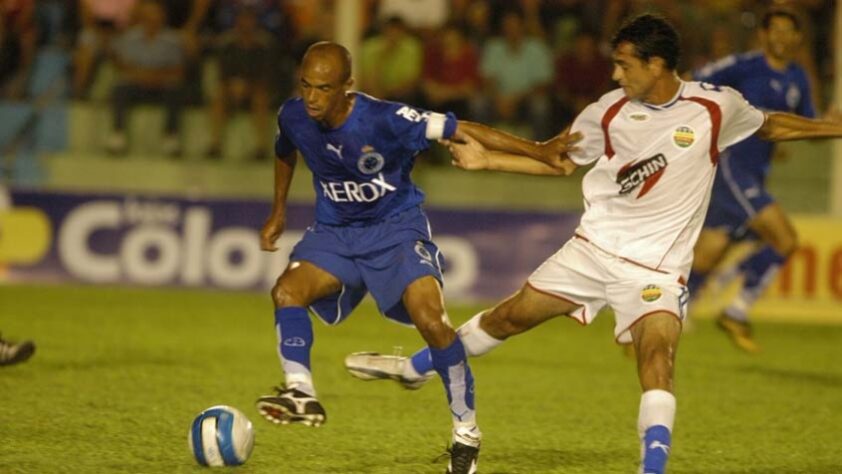 Ricardinho - volante - 45 anos - Ídolo no Cruzeiro, fez apenas oito jogos pelo Timão em 2007 e logo em seguida encerrou a carreira.