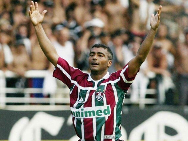 Em 2002, o gênio da área ROMÁRIO foi oficializado como novidade do Tricolor das Laranjeiras. O Baixinho, que jogou os Mundiais de 1990 e 1994, estreou com vitória e dois gols anotados na goleada por 5 a 1 sobre o Cruzeiro. Ficou até 2003.