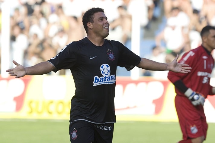 Mais uma atuação fenomenal na final do Paulistão, contra o Santos, na Vila Belmiro. Ronaldo marcou dois gols, sendo o segundo de forma antológica. O Corinthians foi campeão estadual naquele ano - 26/4/2009.