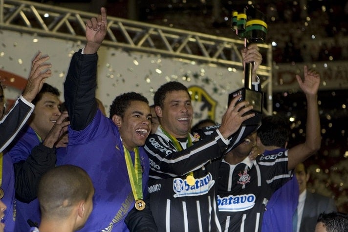 2009 - Comandado por Ronaldo, o Corinthians levantou o troféu no ano seguinte ao vencer o Inter na decisão. A campanha do Tri contou também com classificações sobre Itumbiara, Misto, Athletico-PR, Fluminense e Vasco.