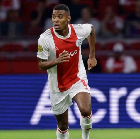 Ryan Gravenberch: Ajax - 19 anos - meio-campista.