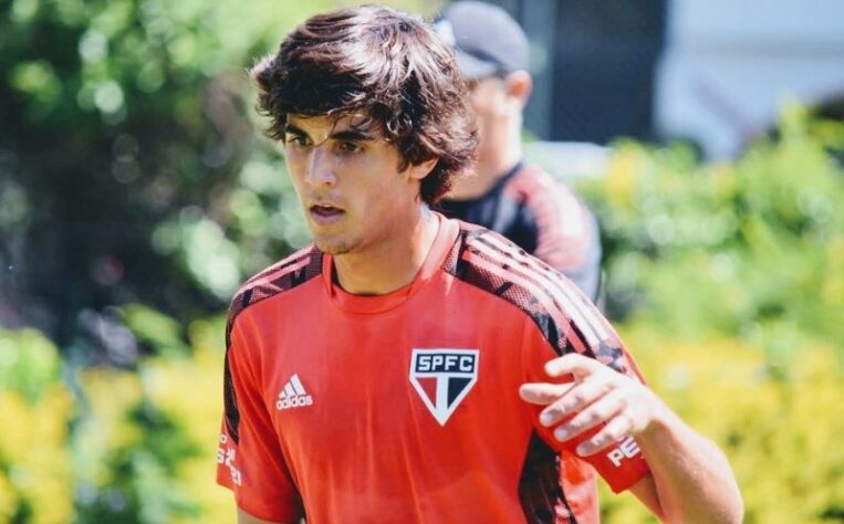 Lucas Beraldo - Zagueiro - O jovem atleta de 17 anos é titular do time sub-20 e tem contrato com o clube até fevereiro de 2024.