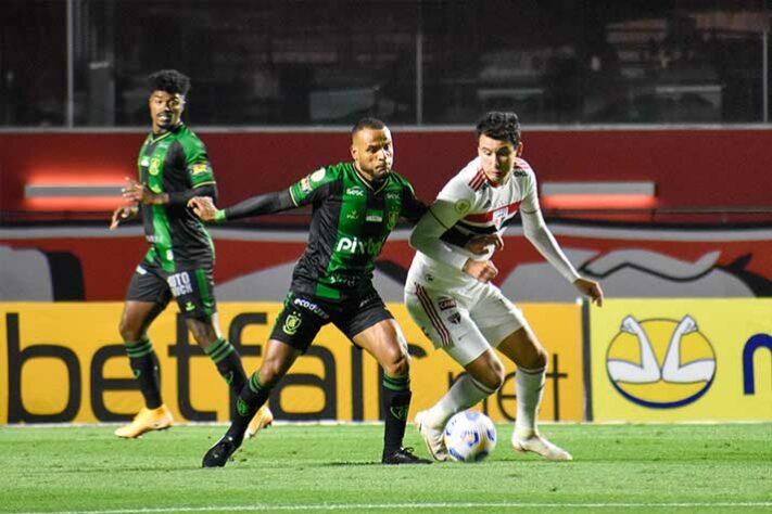 Nesta quarta-feira (22), o São Paulo recebeu o América-MG, no Morumbi, em jogo atrasado da 19ª rodada do Brasileirão. Em uma partida ruim do Tricolor, mas com boa atuação de Tiago Volpi, a partida terminou em uma empate sem gols.