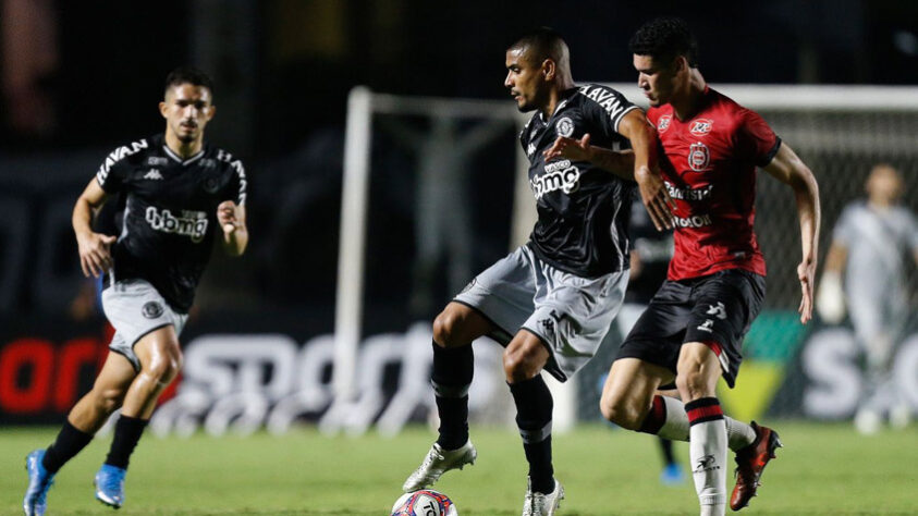 Vasco 1 x 1 Brasil-RS - O empate contra o último colocado da Série B frustrou os vascaínos, ainda mais porque Germán Cano desperdiçou um pênalti. Daniel Amorim marcou o gol do time e ainda teve um anulado por impedimento, em um lance que o VAR não funcionou. 