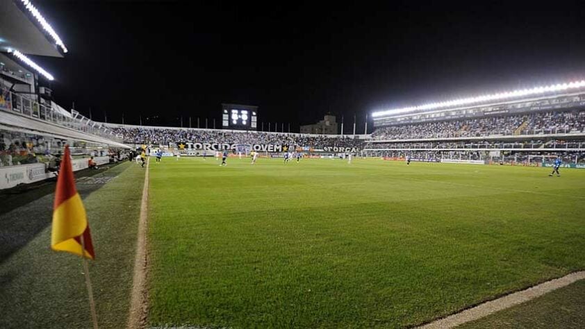 Cidade: Santos (SP) - Clube: Santos - A cidade seguirá o plano estadual, o qual prevê que os estádios poderão receber torcida a partir de 1° de novembro.