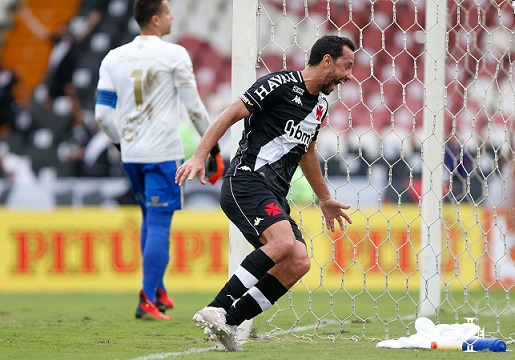 Vasco e Cruzeiro ficaram no empate por 1 a 1, em São Januário, pela 25º rodada da Série B. A partida marcou o retorno do torcedor vascaíno ao estádio. No final do primeiro tempo, Nene abriu o placar para o Cruz-Maltino, mas Ramon empatou a partida nos acréscimos da segunda etapa. O LANCE! traz as notas e os destaques do jogo. Por Tiago Tassi (tiagomontes@lancenet.com.br).