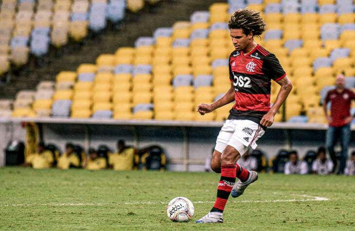 Um dos maiores vencedores do Flamengo, Arão continua repetindo as boas atuações de 2019. O volante deu a proteção necessária à defesa e mantém a qualidade na saída de bola, sendo, novamente, um dos bons nomes do Flamengo na temporada.