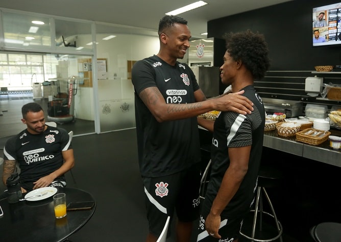 Jô e Willian chegaram a jogar juntos no futsal do Corinthians. Ambos são frutos da base do clube.