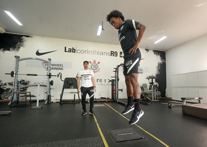 Willian foi avaliado em teste de impulsão e impacto no Lab R9