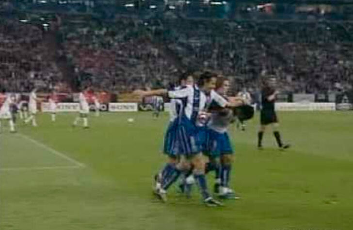 Porto 2 x 1 Monaco - Final da Champions League de 2003/2004 - Data - 26/05/04 - Estádio - Veltins Arena.