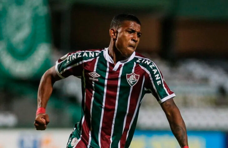 Jhonny - 19 anos - lateral-direito - contrato com o Fluminense até 31/12/2022