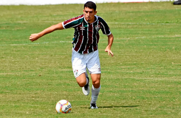 Davi - 19 anos - zagueiro - contrato com o Fluminense até 31/12/2023