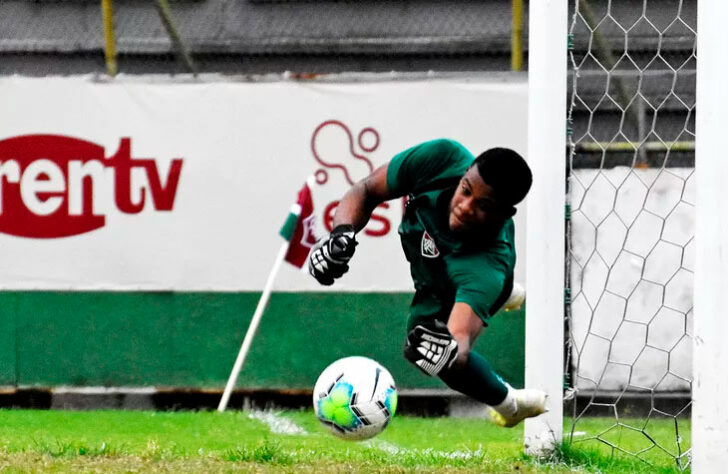 Cayo Fellipe - 18 anos - goleiro - contrato com o Fluminense até 31/12/2025