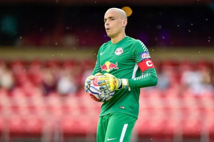 FECHADO - O RB Bragantino renovou o contrato do experiente goleiro Júlio César por mais um ano, ficando com o camisa 1 até o final de 2022.