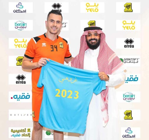 FECHADO - O ex-gremista Marcelo Grohe acertou a renovação de contrato com o Al Ittihad até 2023, seguindo na equipe que defende desde 2019.