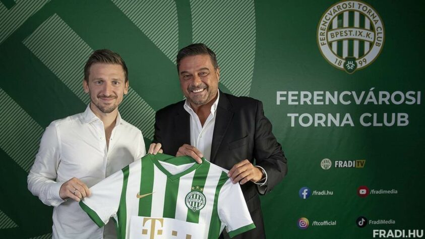 FECHADO - Ex-meia do Chelsea, Marko Marin está de casa nova e acertou com o Ferencvaros para defender na atual temporada. Sua chegada foi a custo zero para os cofres do clube.