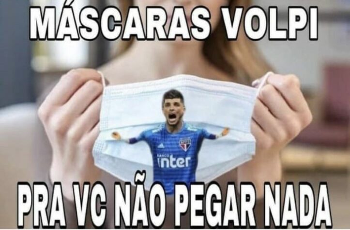 Tiago Volpi é alvo de memes após falha contra o Fortaleza