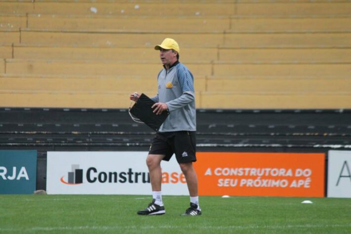 FECHADO - O técnico Paulo Baier foi demitido do Criciúma após empate por 0 x 0 contra o Paysandu, em Criciúma (SC), na estreia na segunda fase da Série C, no último domingo. Na Terceira Divisão, foram 19 partidas, com 9 vitórias, 4 empates e 6 derrotas. 