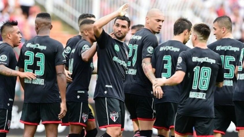 2016 - Como forma de homenagear as vítimas do acidente aéreo da Chapecoense, o São Paulo lançou essa camisa especial, utilizada somente na vitória sobre o Santa Cruz, na última rodada do Brasileirão.