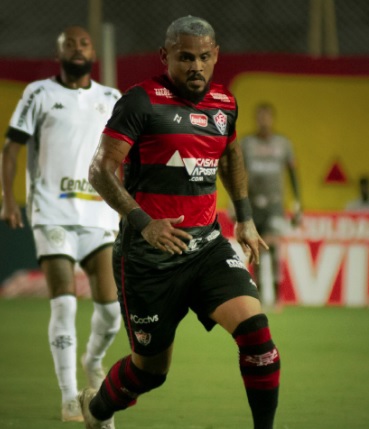 18° - Vitória (29 pontos) - 30 jogos - Chance de título: 0% - Acesso à Série A: 0% - Rebaixamento: 85,6%.