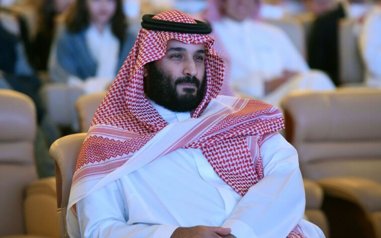 Mohammed bin Salman - Newcastle (Inglaterra) - Fortuna avaliada em: 25 bilhões de dólares (aproximadamente R$ 137 bilhões) - Fonte da renda: Fundo de Investimento Público da Arábia Saudita (PIF)
