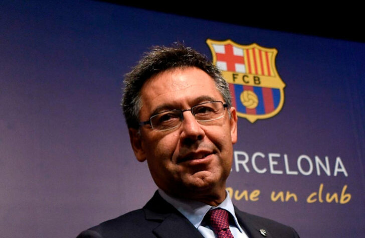 Em 1º de março de 2021, o ex-presidente do Barcelona, Josep Maria Bartomeu, foi preso, fruto do resultado das investigações do Barçagate. Antes, em outubro de 2020, ele havia renunciado ao cargo de presidente do clube. Isso foi feito após reunião de urgência da diretoria, na qual o ex-comandante do clube catalão e os demais conselheiros decidiram renunciar aos seu cargos. O principal motivo para a renúncia foi que a votação de moção de censura seria realizada. Assim, Bartomeu e os demais dirigentes acharam melhor renunciar ao cargo do que serem retirados.