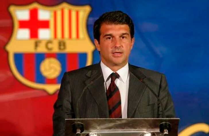 ESQUENTOU - Joan Laporta, presidente do Barcelona, bancou a permanência do técnico Ronald Koeman no clube. "Koeman vai continuar como técnico do Barcelona independentemente do resultado de hoje. Ele vai ficar. Ele merece uma margem de confiança. Ele ama o Barcelona, é uma referência", disse o presidente, antes do jogo contra o Atlético de Madrid, neste sábado, pelo Campeonato Espanhol, no qual o Barça perdeu por 2 a 0.