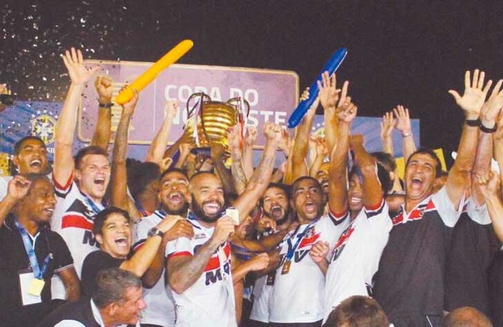 Santa Cruz (1,09 milhão de torcedores) - 9 títulos: Uma Copa do Nordeste (2016), uma Taça Asa Branca (2017), um Campeonato Brasileiro Série C (2013), quatro estaduais (2012, 2013, 2015 e 2016) e duas Copas Pernambuco (2012 e 2019).